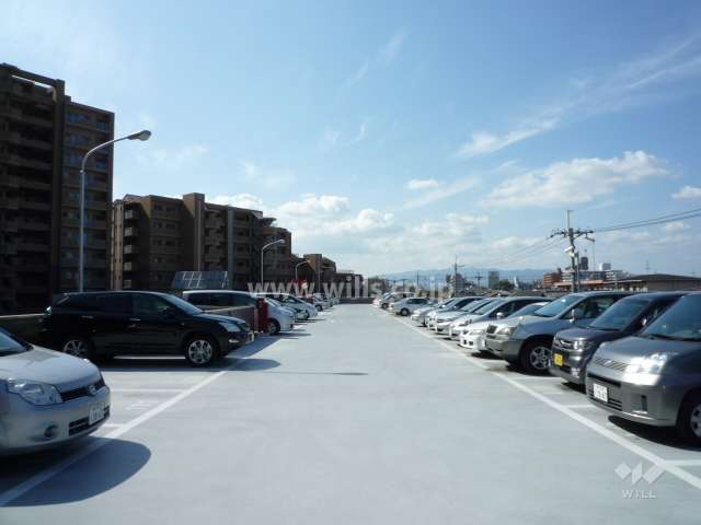 駐車場棟3階部分（青空駐車場）