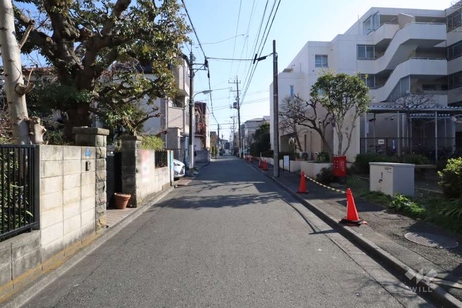 敷地北東側の前面道路