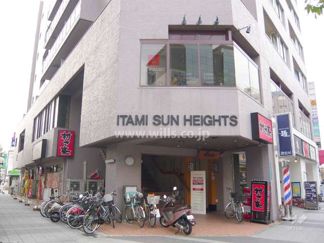 1階には店舗が入っています。