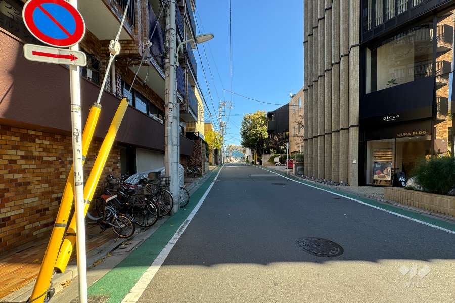 敷地南側の前面道路