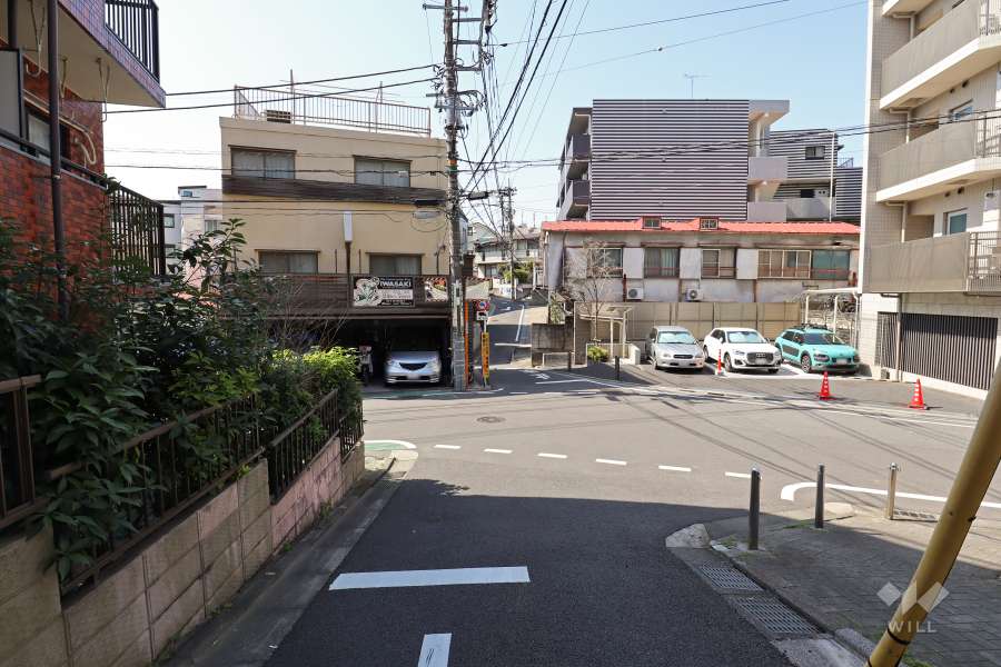 敷地北側の前面道路
