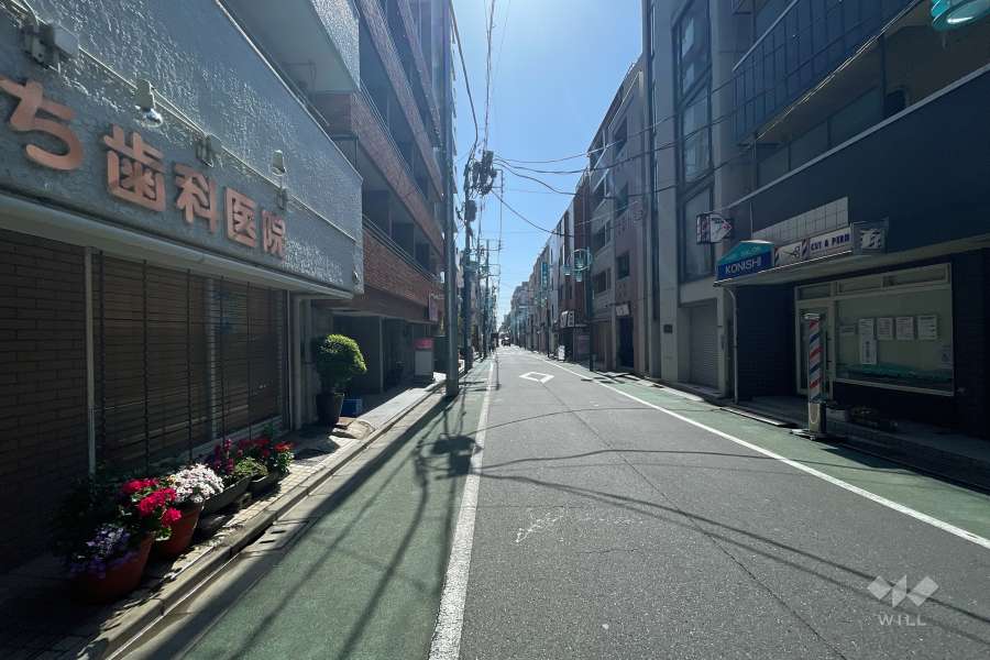 敷地南側の前面道路