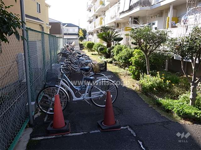 敷地南側にある駐輪場