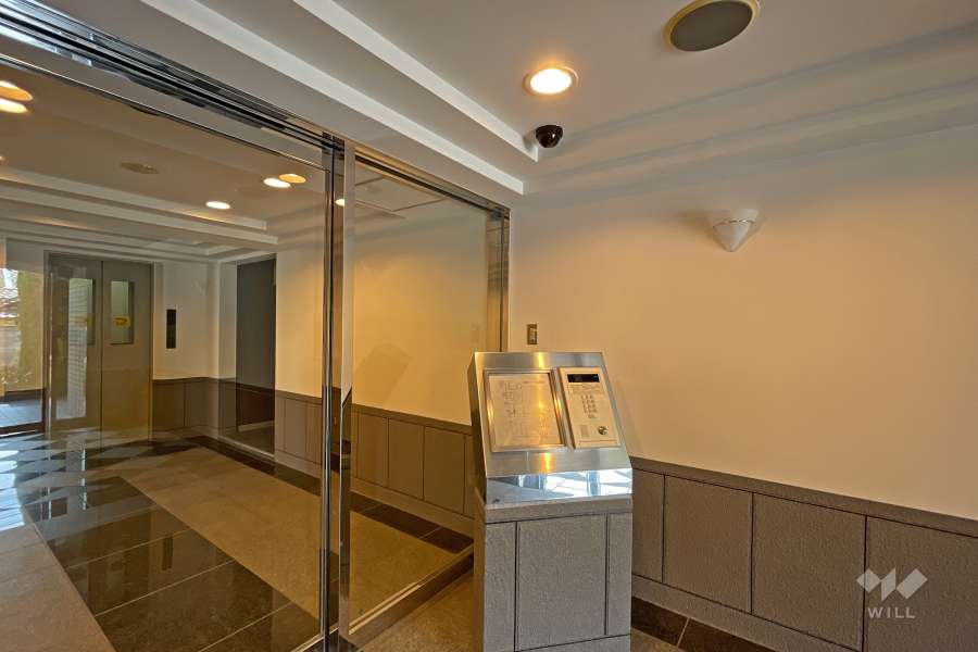 エントランスはオートロック付きです。