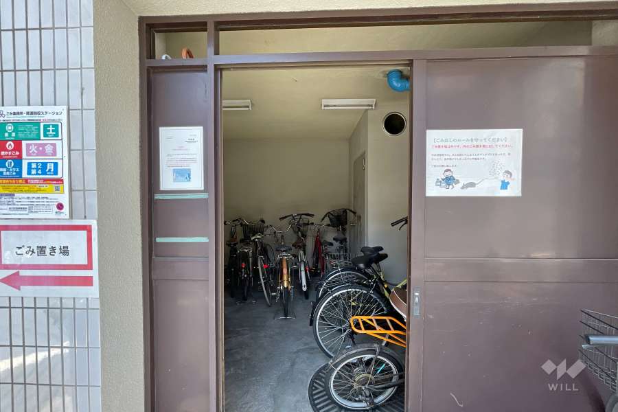 屋内に設けられた駐輪場