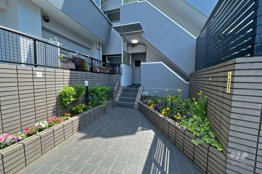 建物北西側からの住戸入り口