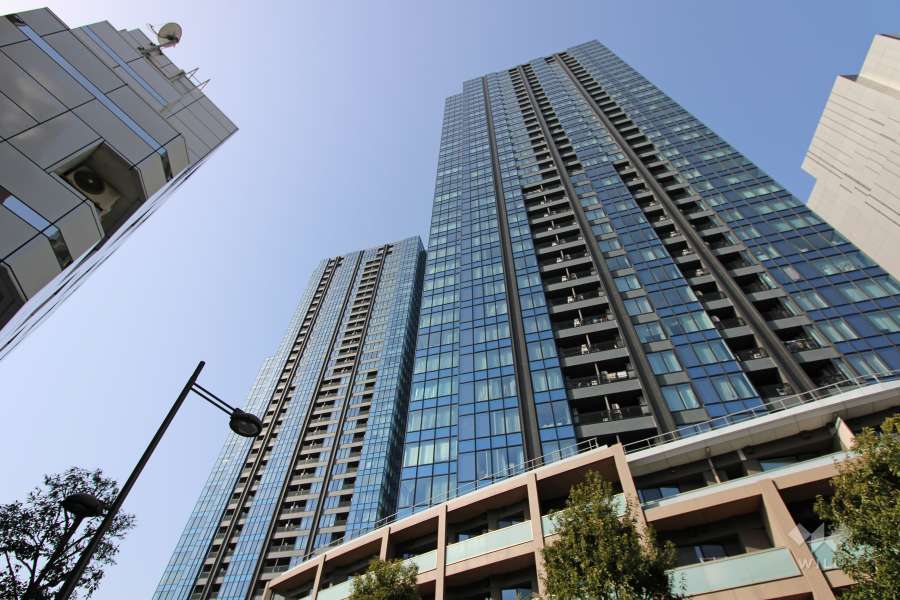 大崎ウエストシティタワーズE棟の外観（南西側から）