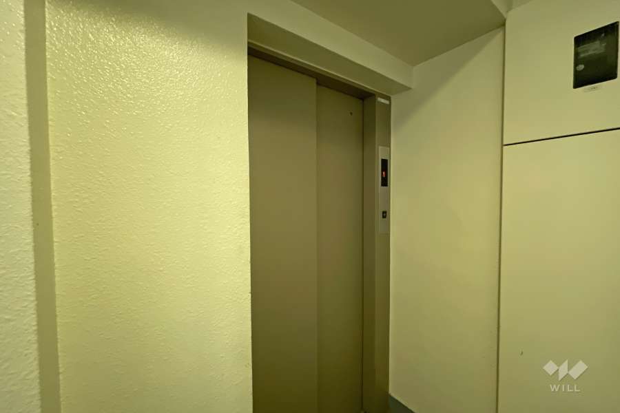 エントランス内のエレベーター