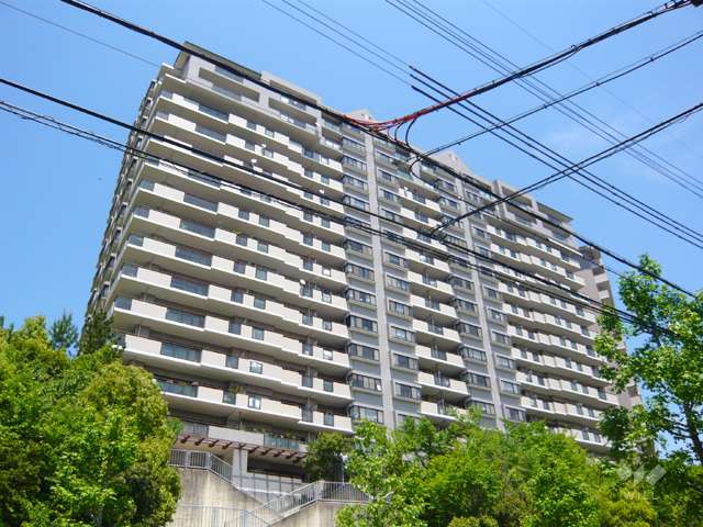 ラ・ビスタ宝塚イーストヴィラ1番館の外観（南西側から）