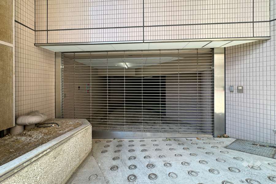 駐車場の出入り口（リングシャッター付き）　