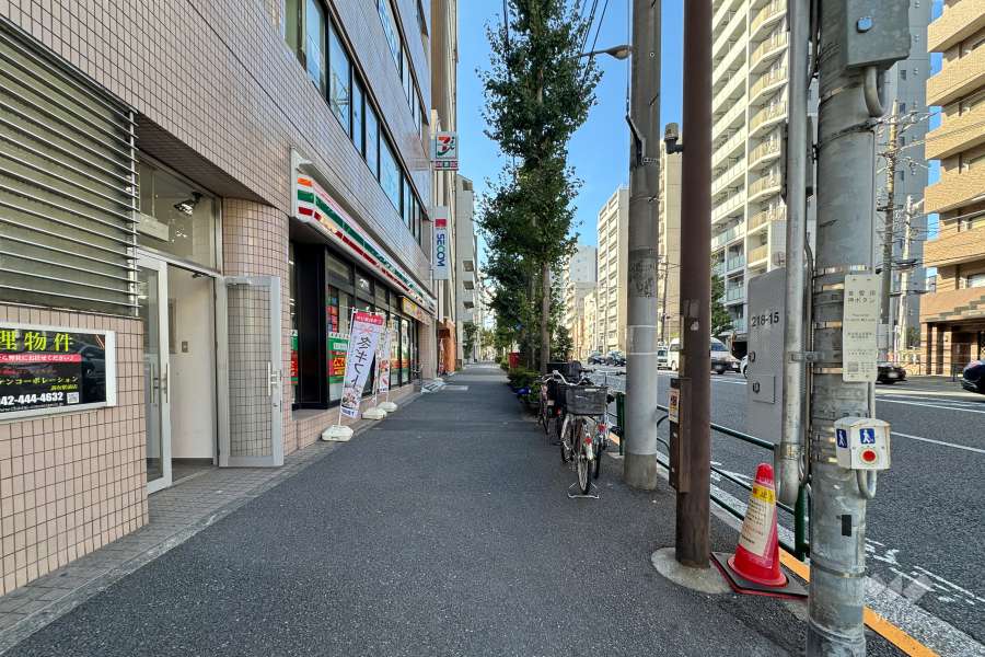 敷地北西側の前面道路