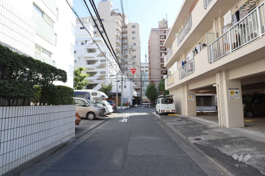 敷地東側の前面道路