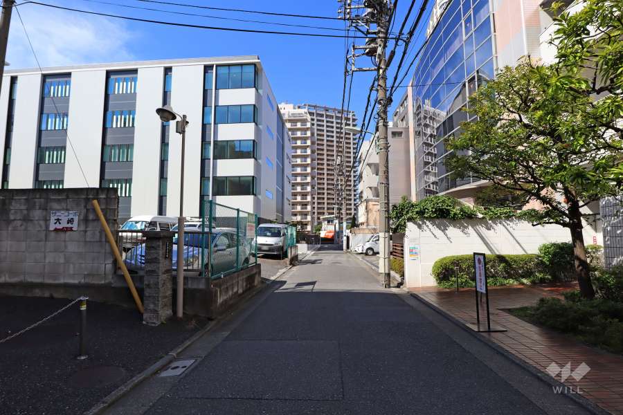 敷地北東側の前面道路