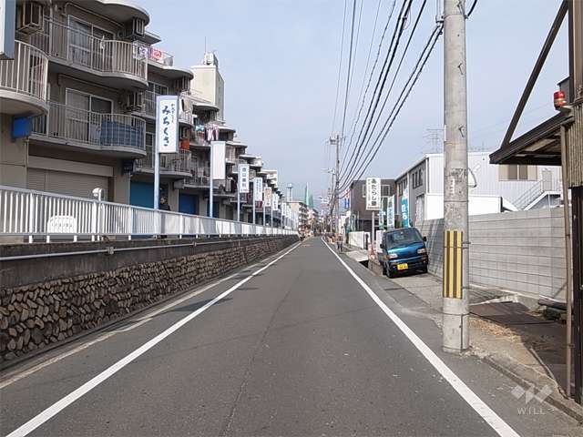 敷地東側の前面道路