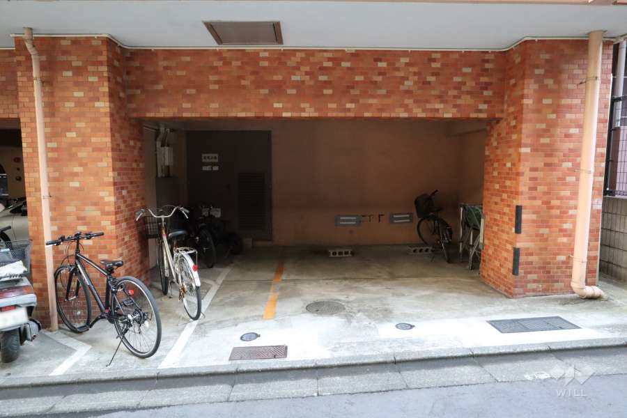 屋内に設けられた駐輪場