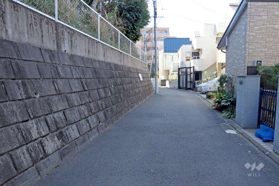 敷地北西側の前面道路