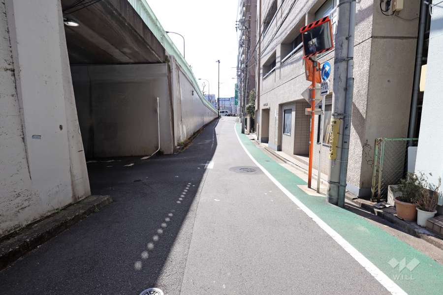 敷地南東側の前面道路