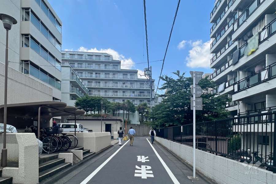 敷地南東側の前面道路
