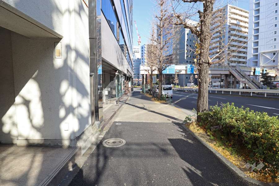 敷地南東側の前面道路