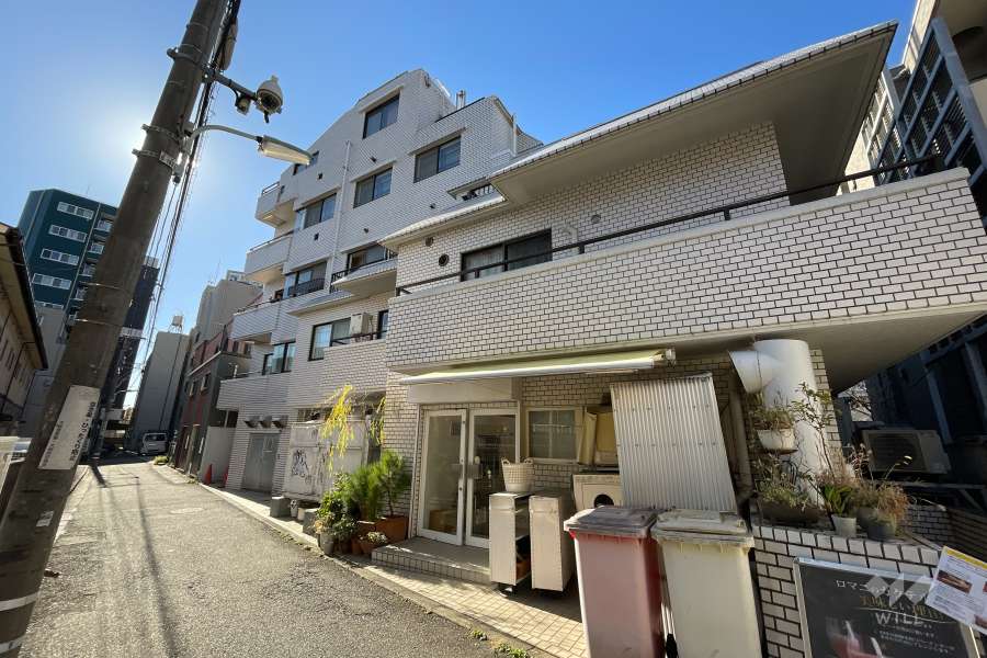 中銀目黒駅前マンシオンの外観(北東側から）