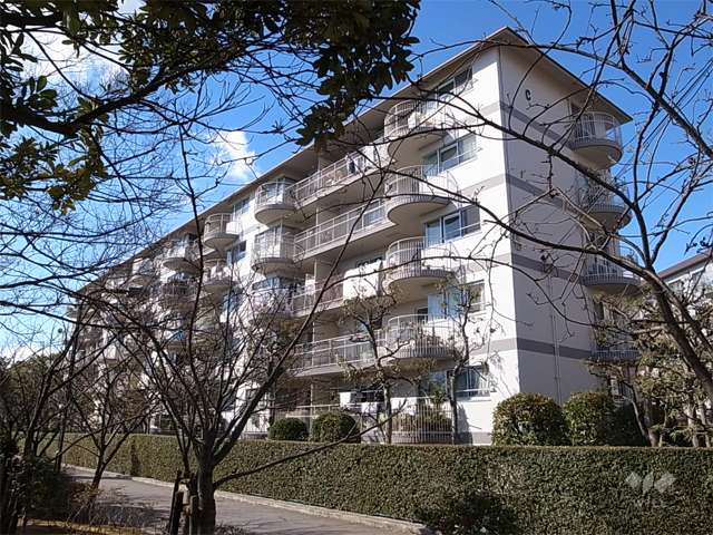 コスモハイツ瑞ヶ丘C棟の外観（東側から）