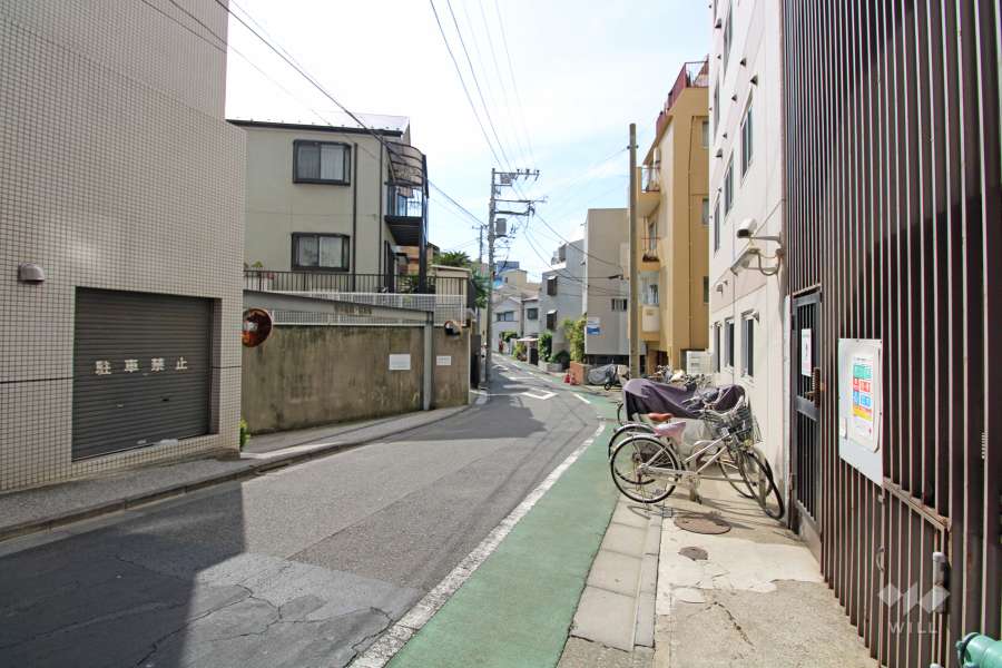 敷地北東側の前面道路　