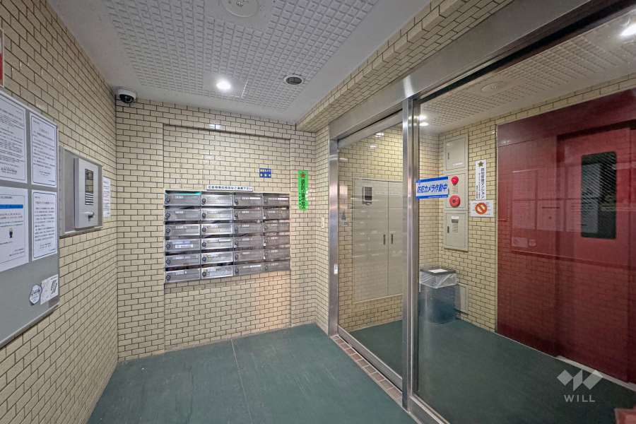 エントランスはオートロック付きです。