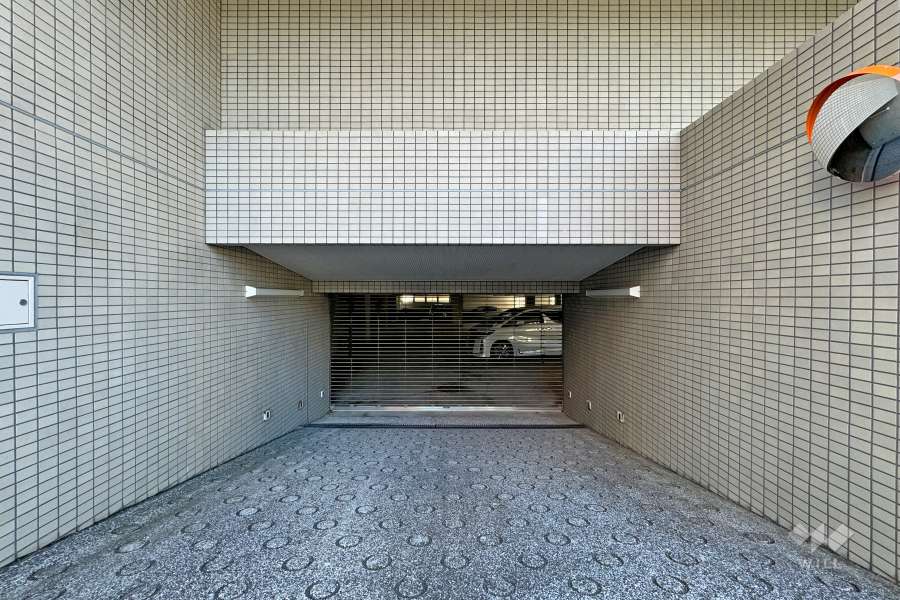 駐車場の出入り口（リングシャッター付き）