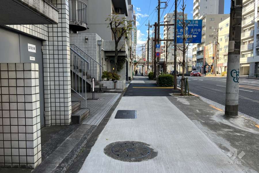 敷地北西側の前面道路