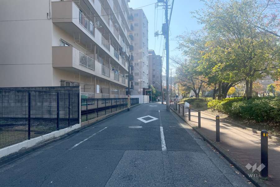 敷地北西側の前面道路