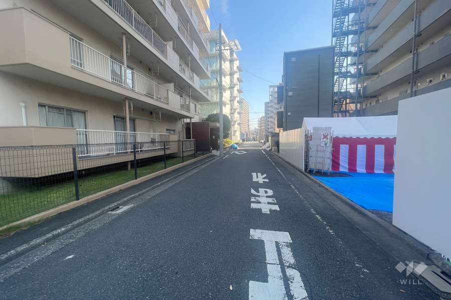 敷地南側の前面道路