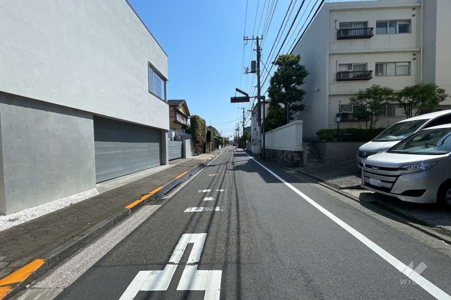敷地北側の前面道路
