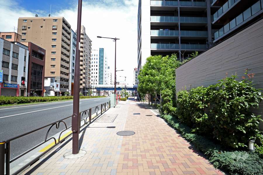 敷地南西側の前面道路