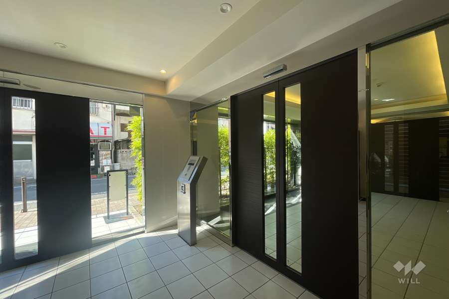 エントランスはオートロック付きです。