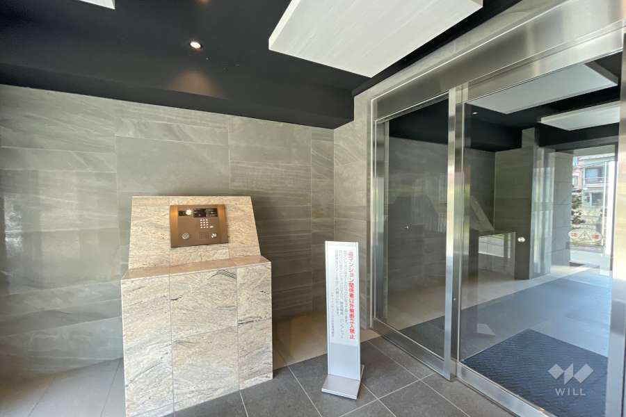 エントランスはオートロック付きです。