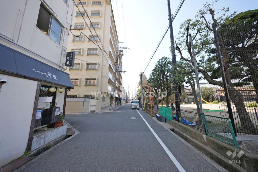 敷地西側の前面道路（南方向）