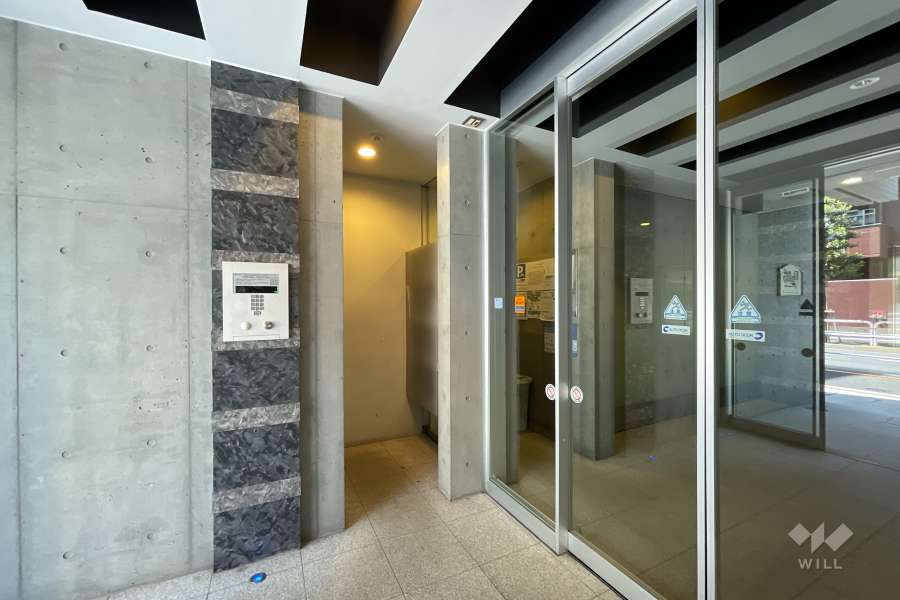 エントランスはオートロック付きです。