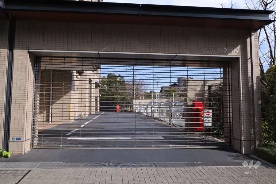 駐車場の出入り口（リングシャッター付き）・敷地内駐車場（屋外機械式）