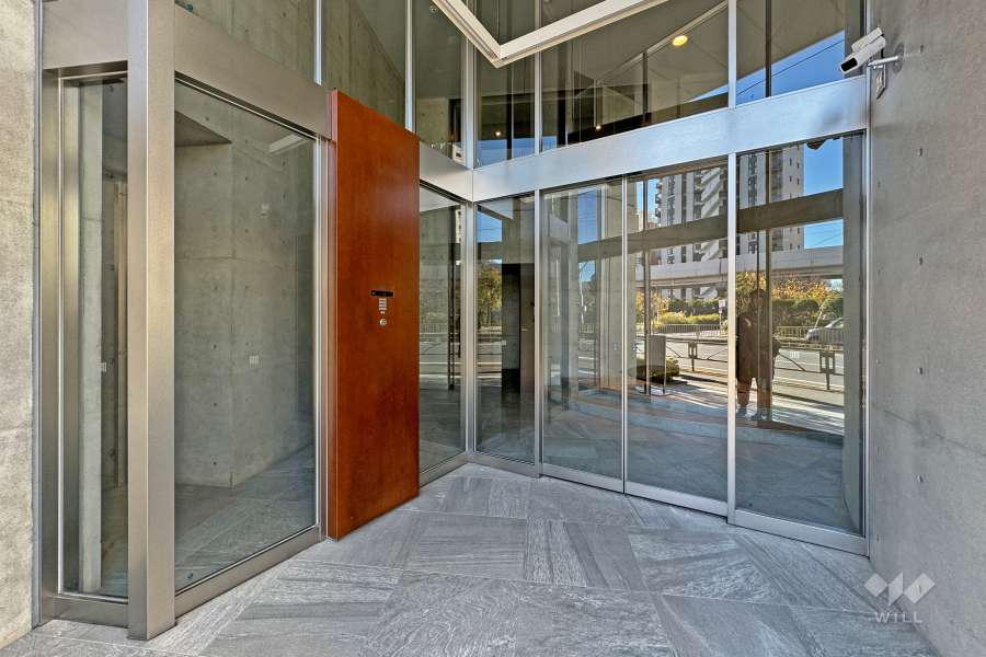 エントランスはオートロック付です。