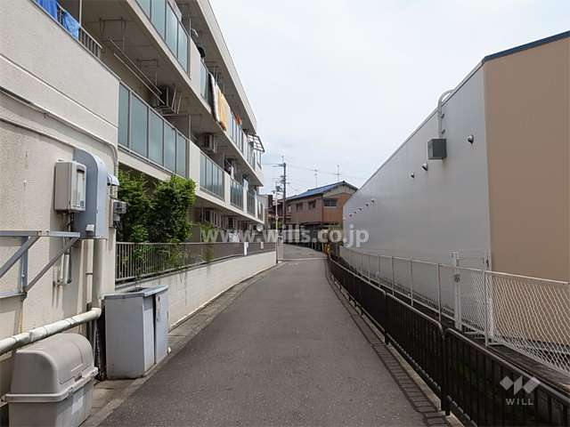 敷地南側の前面道路