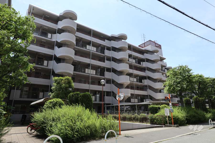 グランドメゾン新伊丹の外観（北東側から）