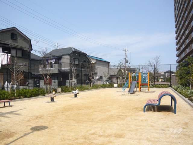 敷地の北側にも公園があります。