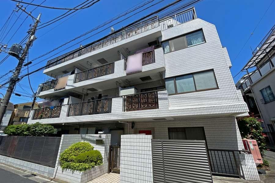 マイキャッスル荏原第２の外観（東側から）