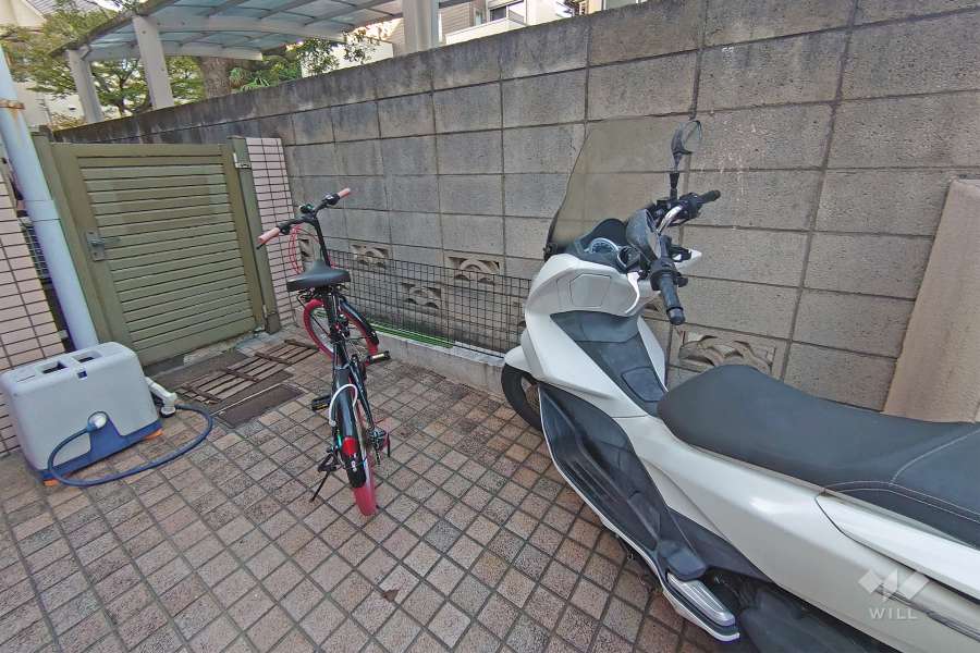 駐輪場とバイク置場