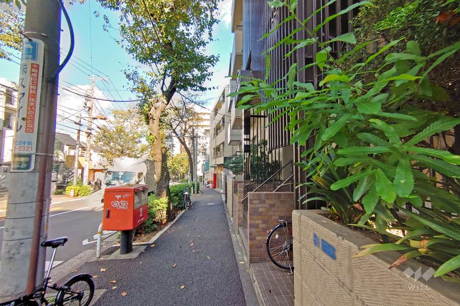 敷地の北側前面道路