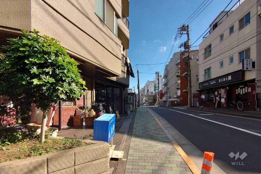 敷地の西側前面道路