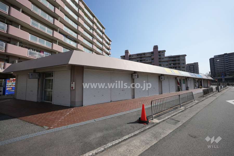 敷地西側にある店舗部分