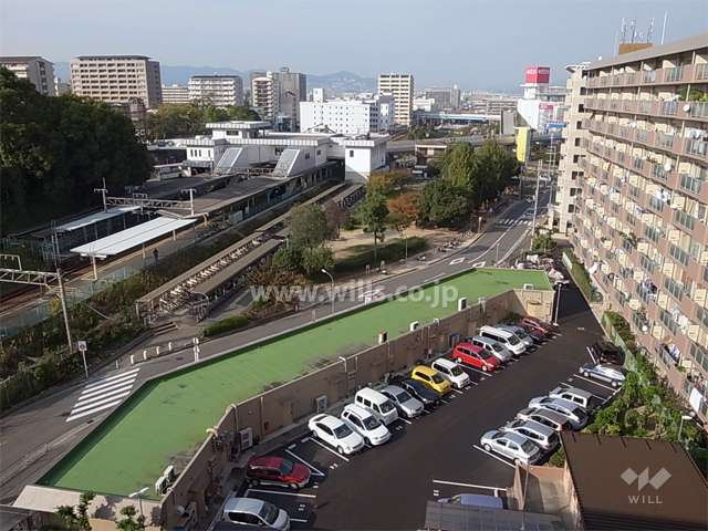 すぐ西側にJR「伊丹」駅があります。