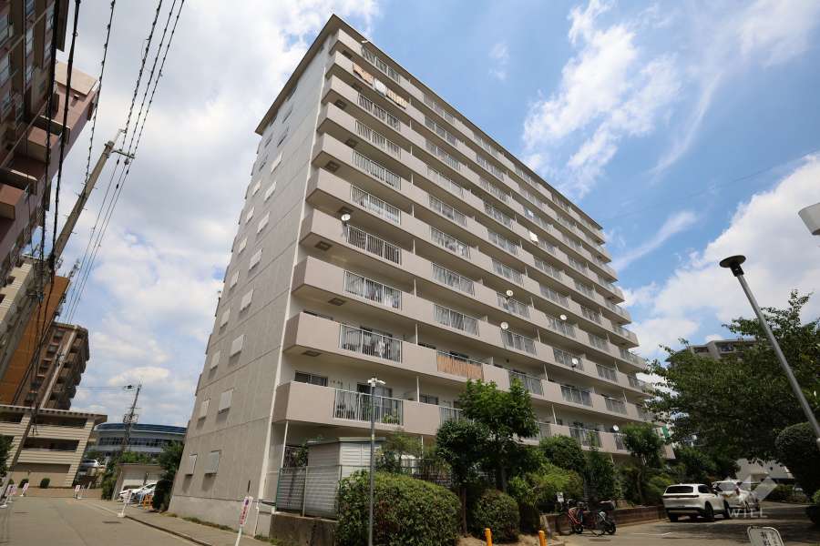 コープ野村伊丹A棟の外観（南西側から）