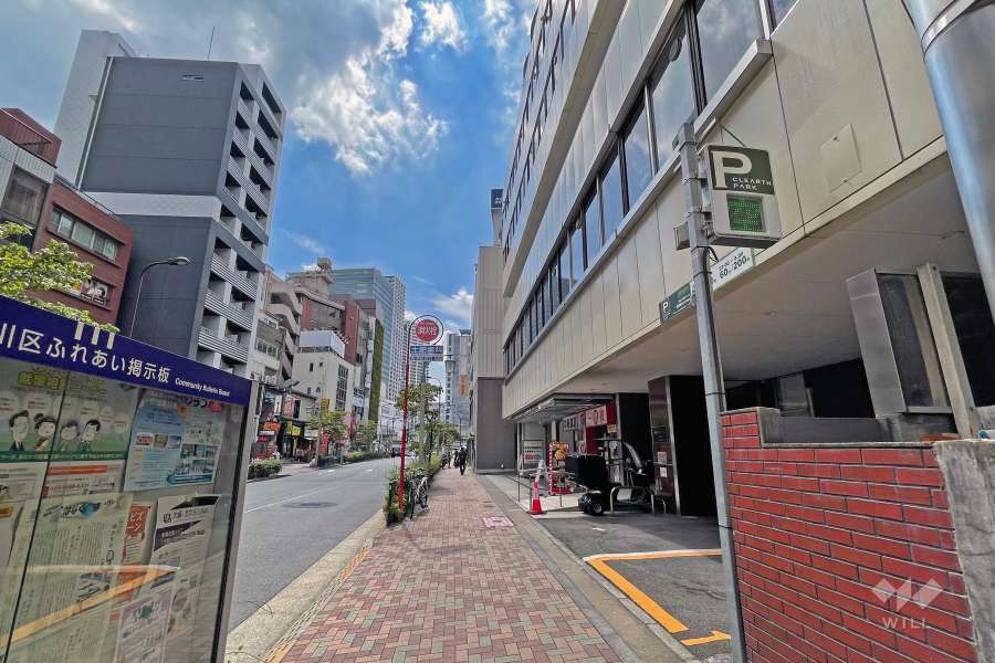 敷地の東側前面道路（北側から）